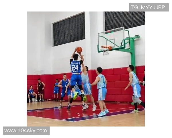 全国锦标赛回顾：上海篮球队展现卓越团队协作精神与战术配合